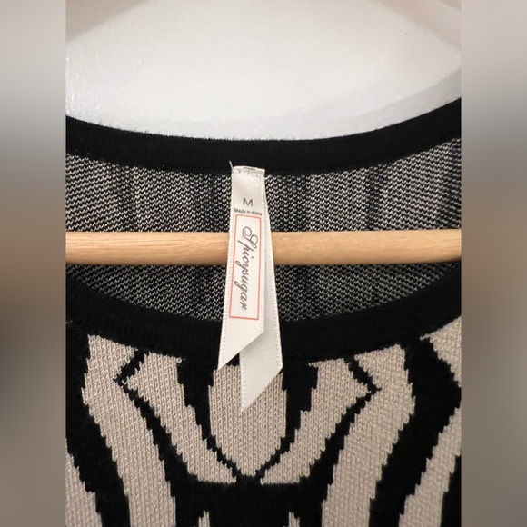 Tight Long Sleeve Funky Black/White Dress - Picture 3 of 3